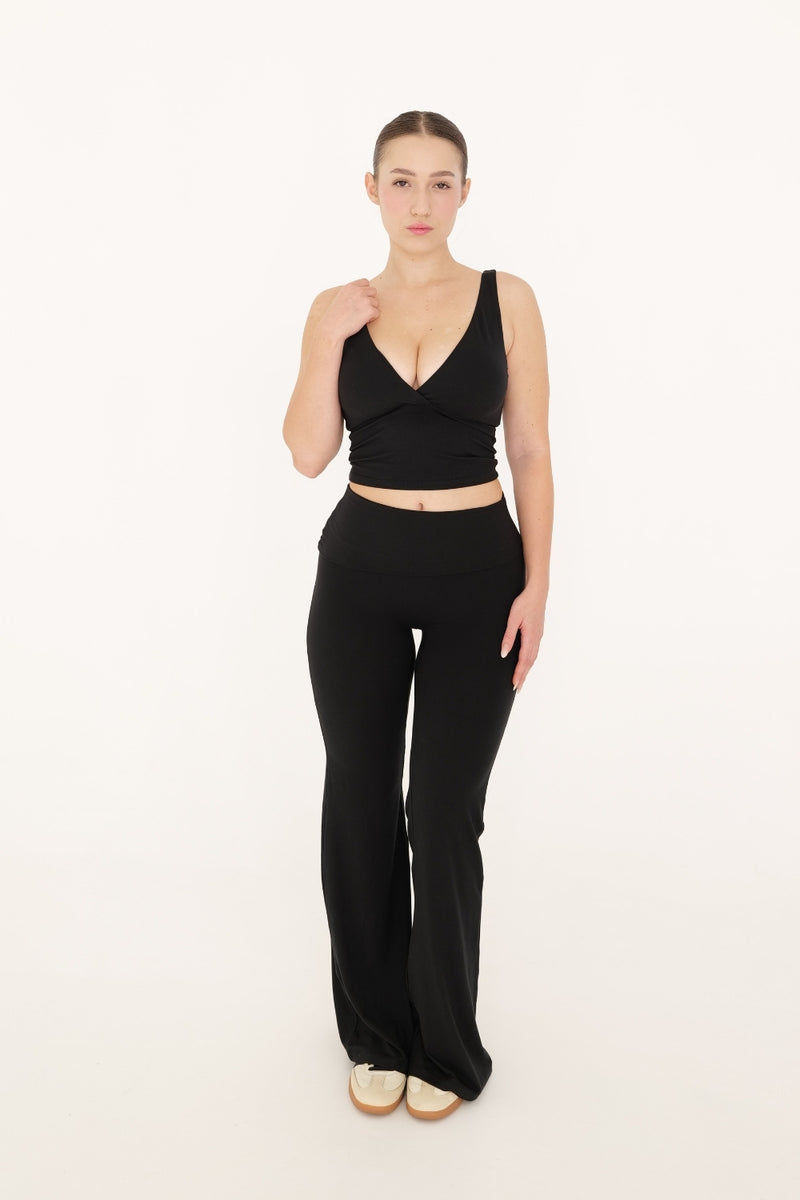 CLASSIC BLACK FLARED PANTS