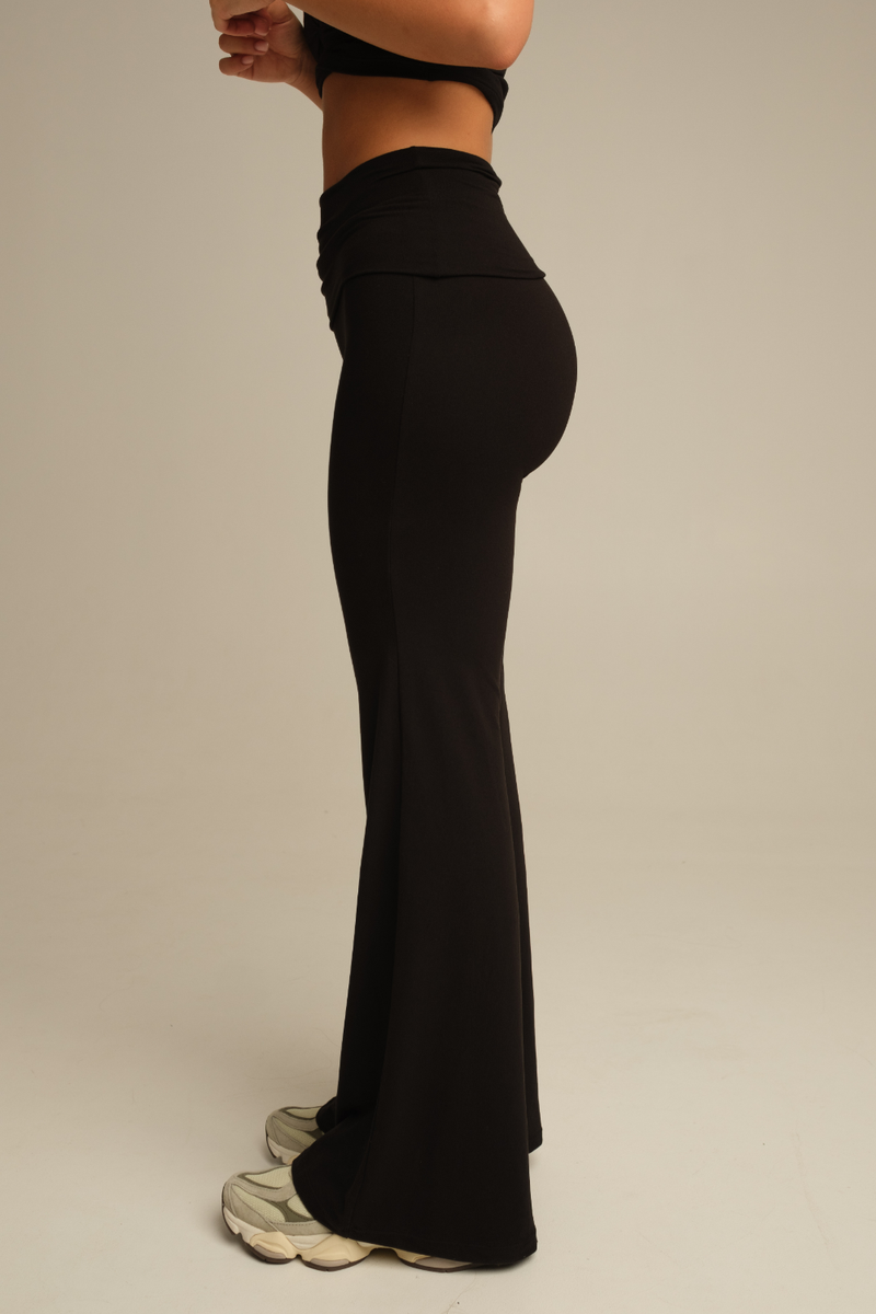 CLASSIC BLACK FLARED PANTS